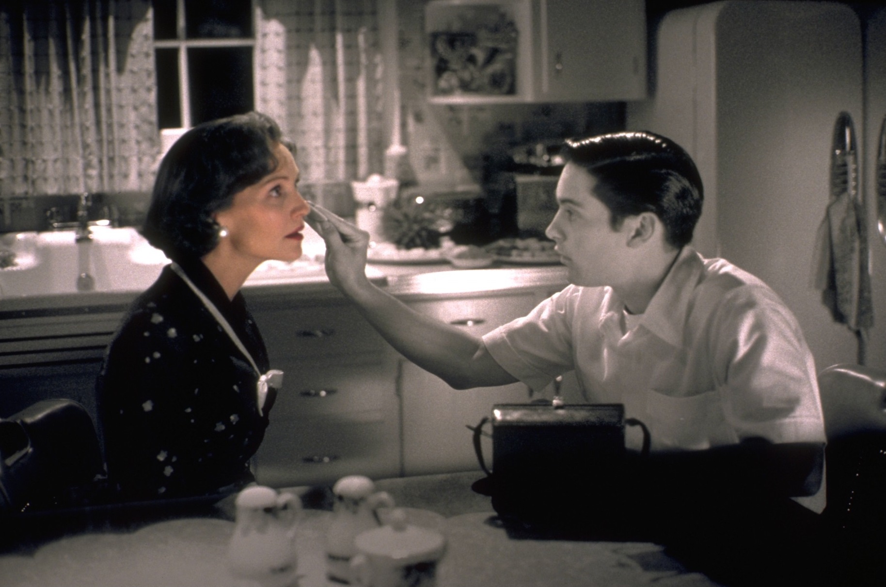 Кадр из фильма «Плезантвиль» (Pleasantville, 1998, реж. Гэри Росс)