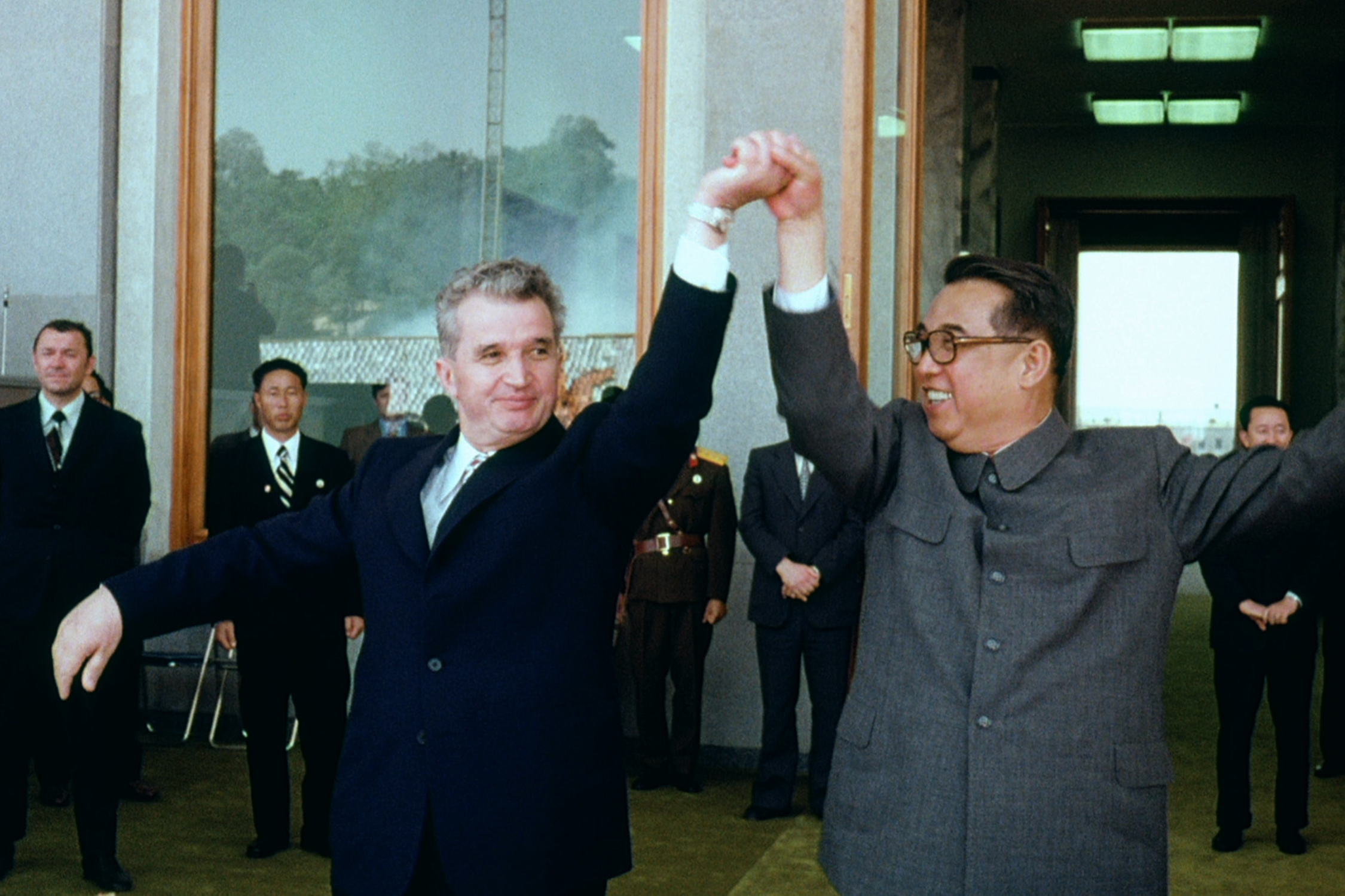 Кадр из фильма «Автобиография Николае Чаушеску» (Autobiografia lui Nicolae Ceausescu, 2010, реж. Андрей Ужикэ)