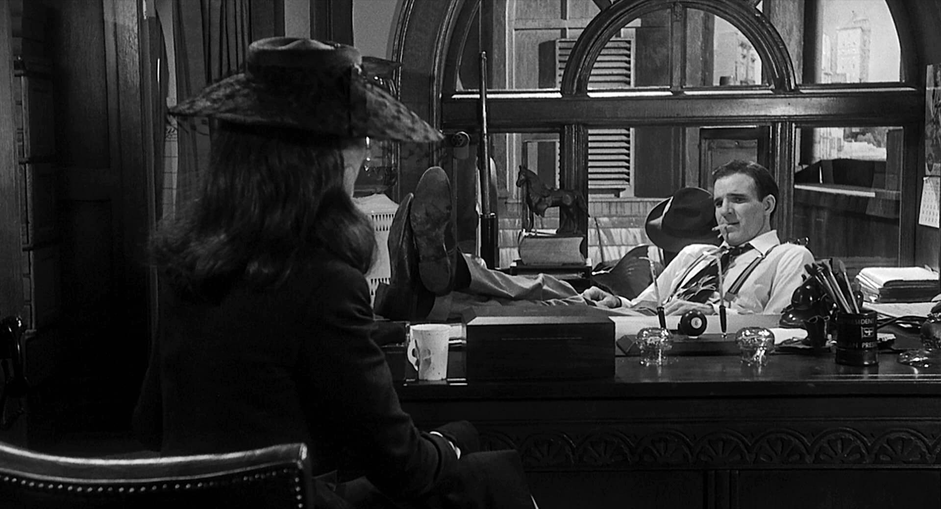 Кадр из фильма «Мертвые пледов не носят» (Dead Men Don't Wear Plaid, 1982, реж. Карл Райнер)