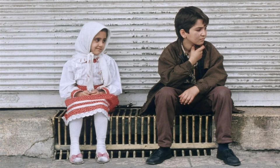 Кадр из фильма «Белый шар (Badkonake sefid, 1995, реж. Джафар Панахи)